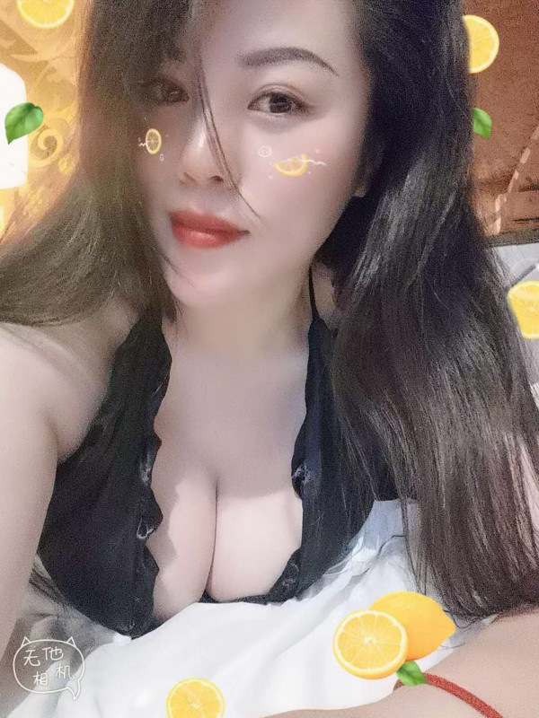 E奶妹子小小